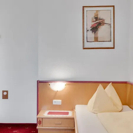 Quaint In Near Horbergbahn هينزنبرغ