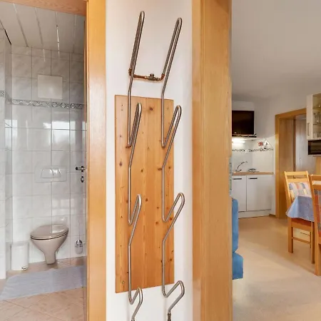 Apartment In Near Lift